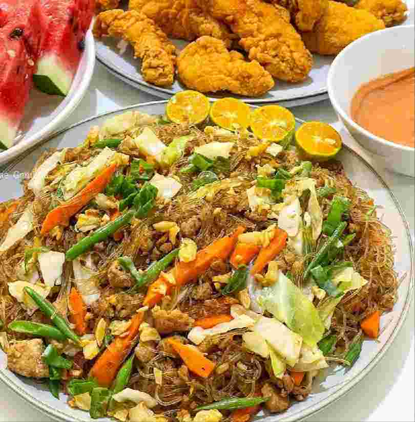Sotanghon Guisado